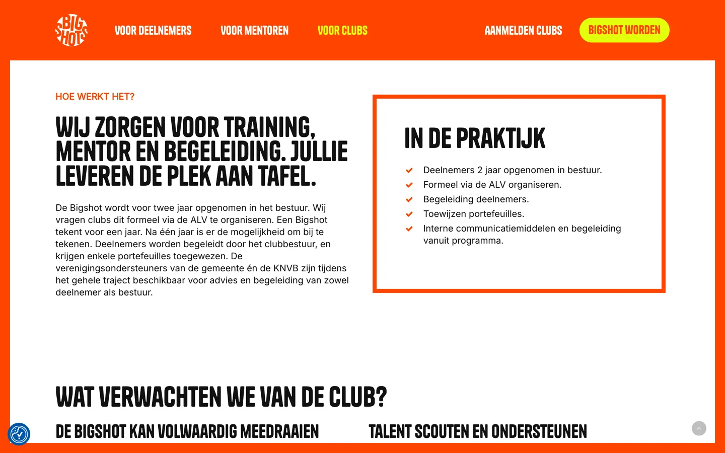 Het blok Hoe werkt het? op de pagina Voor clubs: de kop Wij zorgen voor training, mentor en begeleiding. Jullie leveren de plek aan tafel., een alinea, en rechts een oranje kader In de praktijk met vijf vinkjes, van Deelnemers 2 jaar opgenomen in bestuur tot Interne communicatiemiddelen en begeleiding vanuit programma.