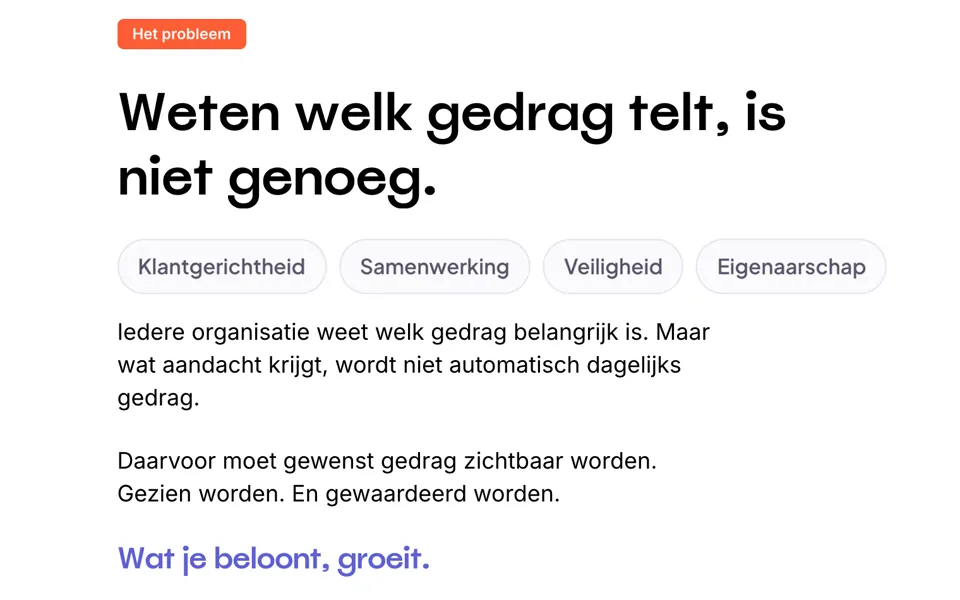 Het blok Het probleem op de homepage van JobRewards: een oranje label, de kop Weten welk gedrag telt, is niet genoeg., vier grijze pillen met Klantgerichtheid, Samenwerking, Veiligheid en Eigenaarschap, twee korte alinea's en in paars de regel Wat je beloont, groeit.