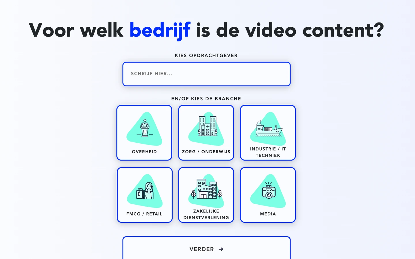 Uitsnede van de eerste vraag van Myvideoshoot: de kop Voor welk bedrijf is de video content? met het woord bedrijf in blauw, een invulveld, en zes tegels met blauwe randen, elk met een lijnicoon op een mintgroene driehoek en een label in kapitalen: Overheid, Zorg / onderwijs, Industrie / IT techniek, FMCG / retail, Zakelijke dienstverlening en Media, met daaronder de knop Verder.