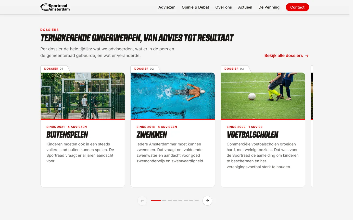 De homepage bij Terugkerende onderwerpen, van advies tot resultaat: drie dossierkaarten, Buitenspelen, Zwemmen en Voetbalscholen, elk met een tabje, een foto, sinds wanneer en het aantal adviezen, en eronder pijlen en streepjes om door alle acht te bladeren.