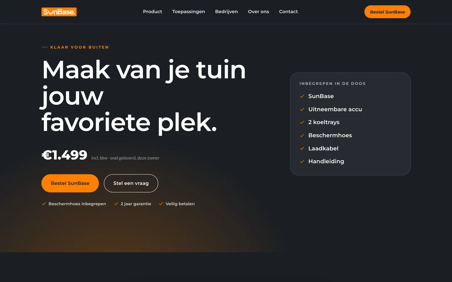 Het slotblok van de homepage op donkere achtergrond: de kop Maak van je tuin jouw favoriete plek, de prijs van 1.499 euro, de knoppen Bestel SunBase en Stel een vraag, en rechts een kaart Inbegrepen in de doos met zes onderdelen.
