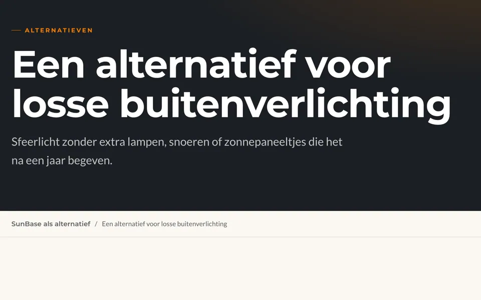 De kop van een landingspagina op sunbase-benelux.com: het label Alternatieven, de titel Een alternatief voor losse buitenverlichting en de zin Sfeerlicht zonder extra lampen, snoeren of zonnepaneeltjes die het na een jaar begeven, met daaronder een kruimelpad.